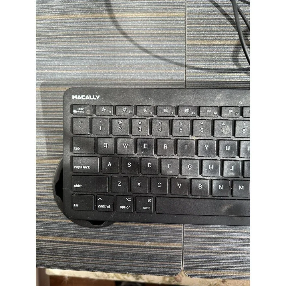 Macally USB Wired Keyboard Plug and Play‎ Ergonomic USB